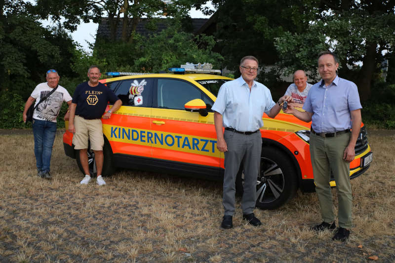 Robert Wiebelskircher, Alexander Rajsp, Otto Reiland, Georg Blanz, Dr. Ingo Böhn (Foto: Förderverein Kindernotarztwagen e.V.))