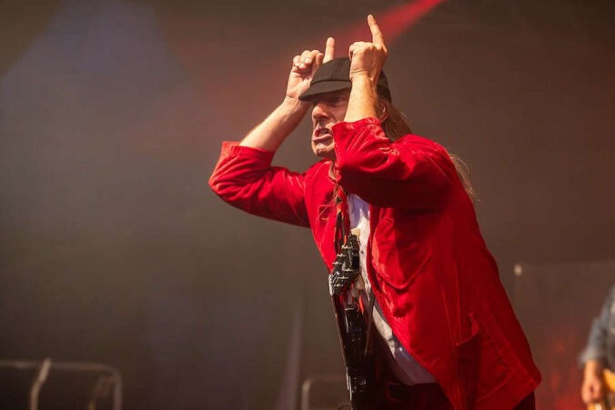 AC/DX, die bayrische AC/DC Tribute Band, beim Neuleininger Burgsommer (Foto: Rudi Brand)