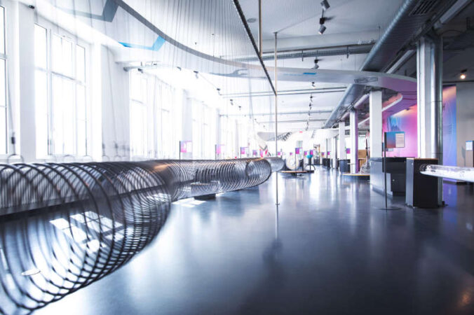 Die „Große Feder“ im Dynamikum Science Center in Pirmasens (Foto: axl klein)