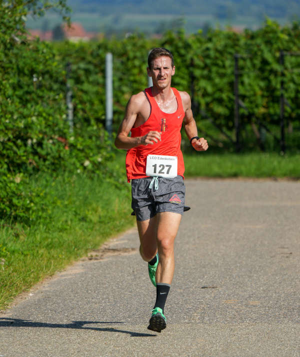 Lennart Nies beim Rietburg-Berglauf 2023 (Foto: Holger Knecht)