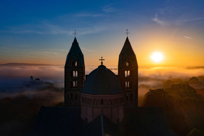 Dom zu Speyer im Nebel (Foto: Klaus Landry / Domkapitel Speyer)