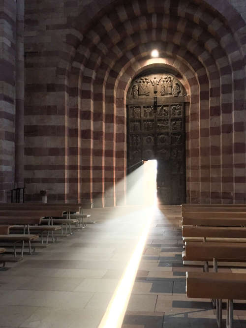 Dom innen, Portal, Ostern (Foto: Klaus Landry)