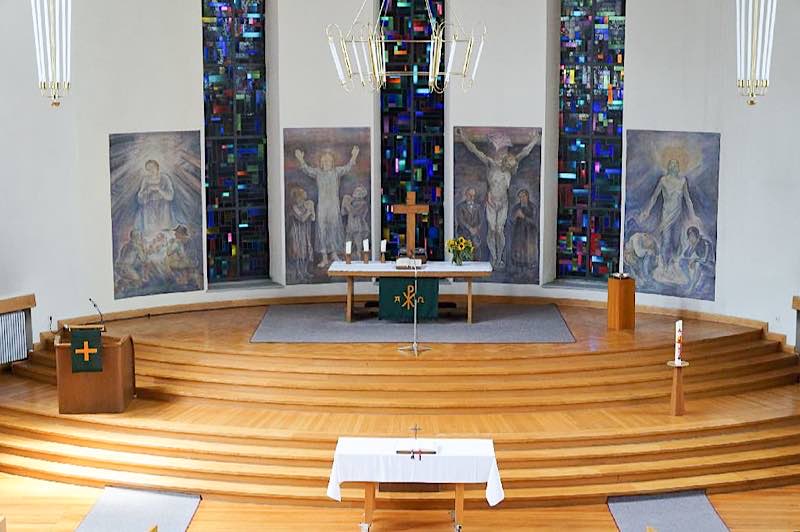 Altarbereich der Erlöserkirche Ludwigshafen (Foto: Dietmar Geiger)