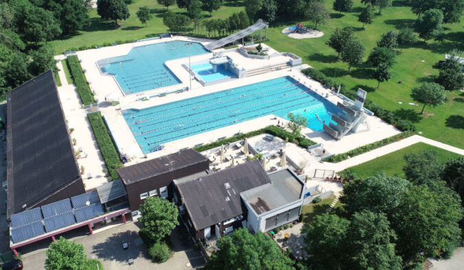 Luftbild Queichtalbad (Foto: Verbandsgemeinde Offenbach an der Queich)