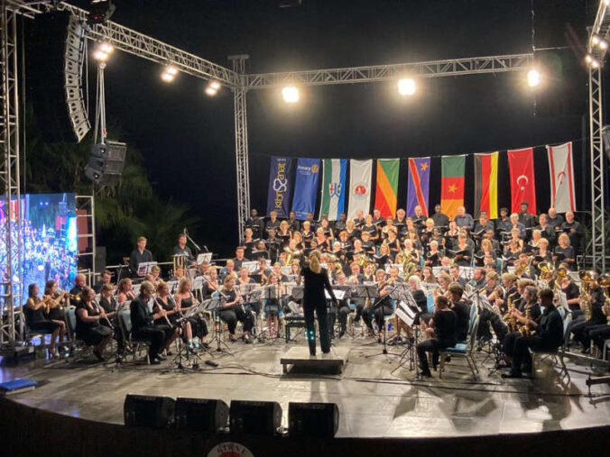 Konzert auf Zypern (Foto: Elke Voelker)