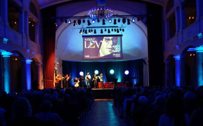 Ausstellungseröffnung in der Fruchthalle Kaiserslautern mit einem Septett der Pfalzphilharmonie (Foto: Bezirksverband Pfalz)