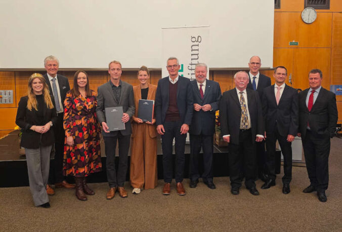 v.l.: 85. Pfälzische Weinkönigin Charlotte Weihl, Prof. Dr. Ulrich Fischer, Prof. Dr. Laura Ehm, Martin Ladach, Pauline Baumberger-Brand, Frederikus Holtus (Haniel Stiftung), Kurt Beck, Staatssekretär a. D. Dr. Siegfried Englert, Prof. Dr. Gunther Piller, Prof. Dr. Marc Dreßler, Dr. Rupert Antes (Haniel Stiftung) (Foto: Weincampus Neustadt)