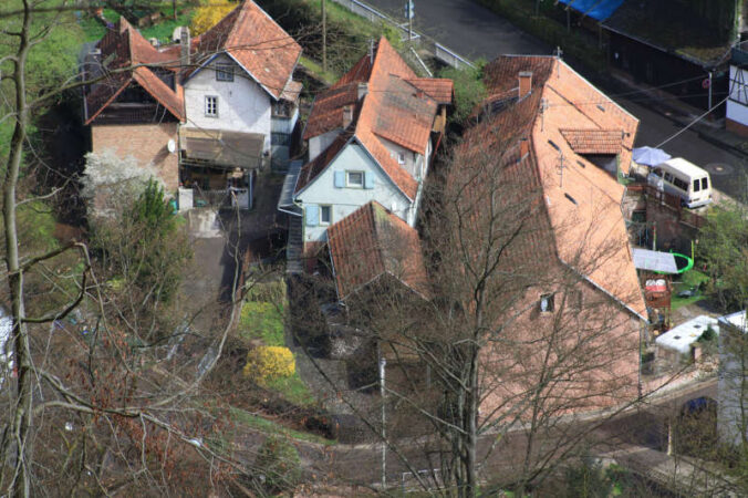 Die Wappenschmiede mit davorliegender Sägemühle (Foto: Benno Münch)