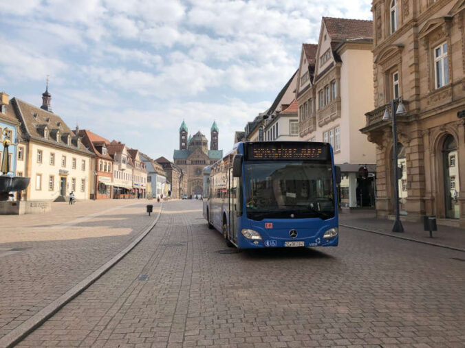 Bus in der Maximilianstraße (Foto: Stadt Speyer)