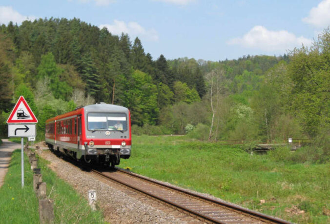 Triebwagen 628 (Aufnahme zwischen Hinterweidenthal und Dahn (Foto: Sammlung ZÖPNV