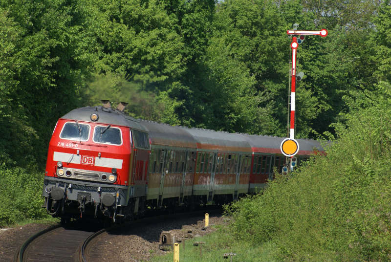 Nach dem Abschluss der Machbarkeitsstudie zum zweigleisigen Ausbau von Winden nach Wörth will der ZÖPNV weitere Schritte unternehmen, um das südpfälzische Nadelöhr zu beseitigen. Das Einfahrsignal von Winden ist noch heute in mechanischer Technik in Betrieb, würde jedoch spätestens mit dem Ausbau einer modernen Ausführung weichen. (Foto: Fritz Engbarth)