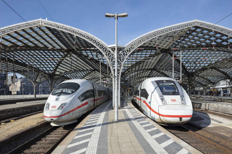 ICE 3 und ICE 4 (Foto: Deutsche Bahn AG / Axel Hartmann)