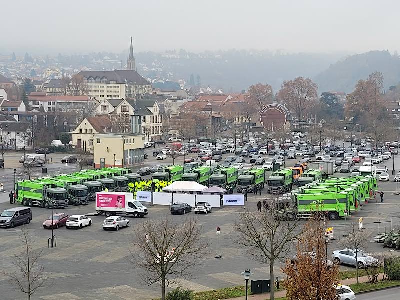 Alle Fahrzeuge auf dem Wurstmarktplatz (Foto: Kreisverwaltung Bad Dürkheim)