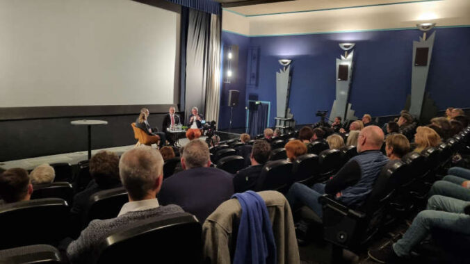 Referent Hanspeter Faas, Oberbürgermeister Marc Weigel, sowie die beiden LGS-Geschäftsführer Tobias Dreher und Anne Pieper. (Foto: LGS NW 2027)