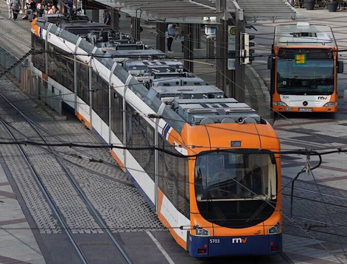 Bahn und Bus der rnv (Archivfoto: Holger Knecht)