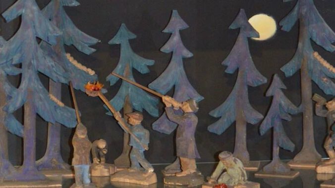 Des Nachts im Wald – historische Figuren zeigen die Böhämmerjagd. (Foto: Pfalzmuseum für Naturkunde)