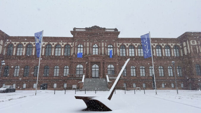 Winterlich: verschneites Museum (Foto: mpk)