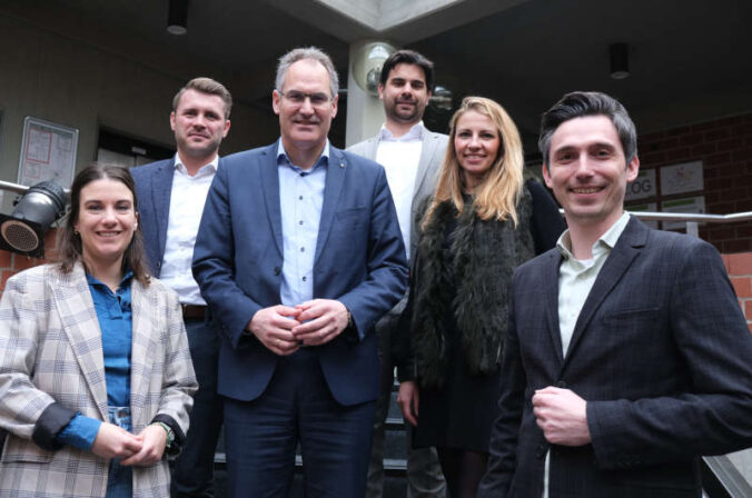 Sophie Schrittenloher, Dominic Bach, Dietmar Seefeldt, Dr. Steven Birkmeyer, Julia Lergenmüller und Sascha Zohner. (Foto: KV SÜW)