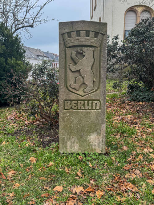 Berlin-Gedenkstein (Foto: Holger Knecht)