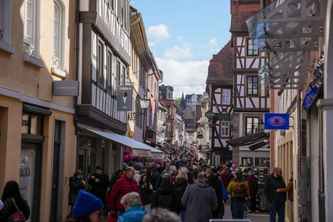 Viele Besucher in der Neustadter Innenstadt (Foto: Holger Knecht)