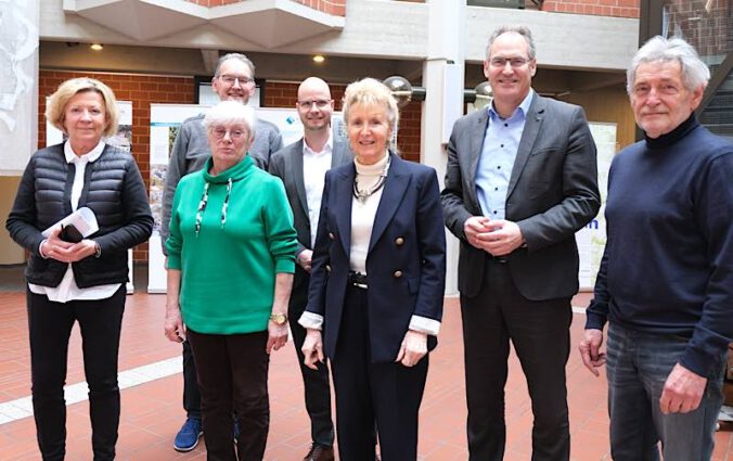 Karlheinz Zwick, Dietmar Seefeldt, Uschi Zoller, Svend Larsen, Christa Müller, Georg Kern und Andrea Linnenfelser (Foto: Kreisverwaltung SÜW)