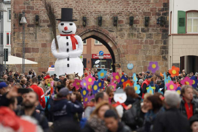 Sommertagszug in Speyer (Foto: Holger Knecht)