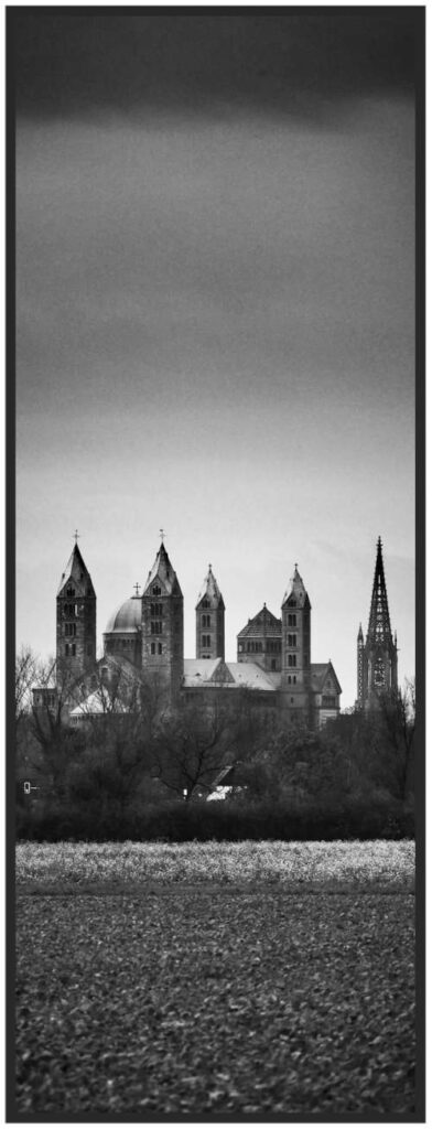 Aussenaufnahme des Doms mit dem Turm der Gedächtniskirche (Foto: Horst Hamann)