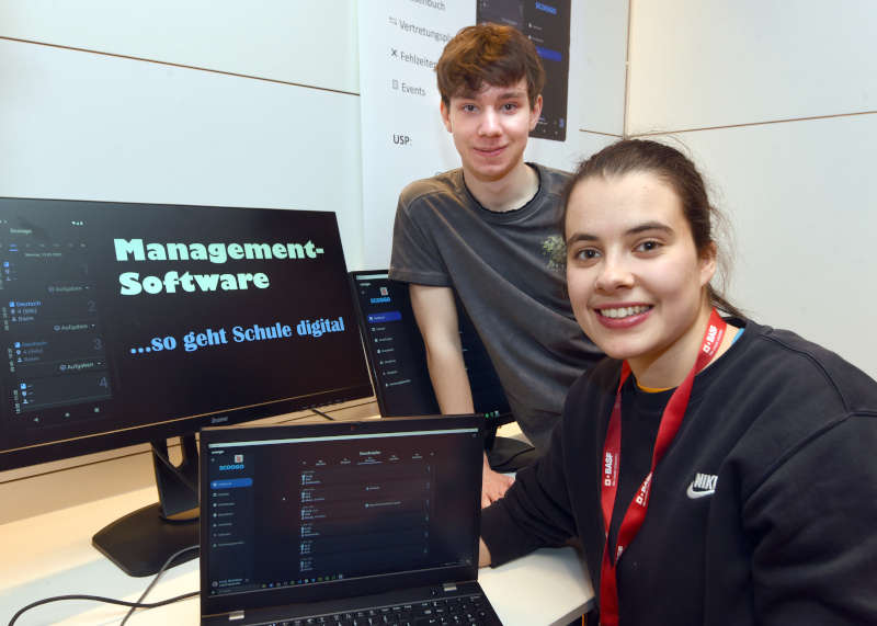 Landessieger Mathematik/Informatik: Alina Just und Arne Trees: „scoogo – Der Schulmanager“, (Max-von-Laue-Gymnasium, Koblenz) (Foto: Marcus Schwetasch)