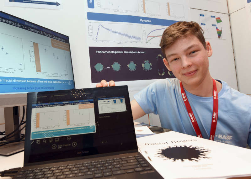 Landessieger Physik: Luis Liebenstein: „fractal fingers“, (Kurfürst-Ruprecht-Gymnasium, Neustadt an der Weinstraße) (Foto: Marcus Schwetasch)