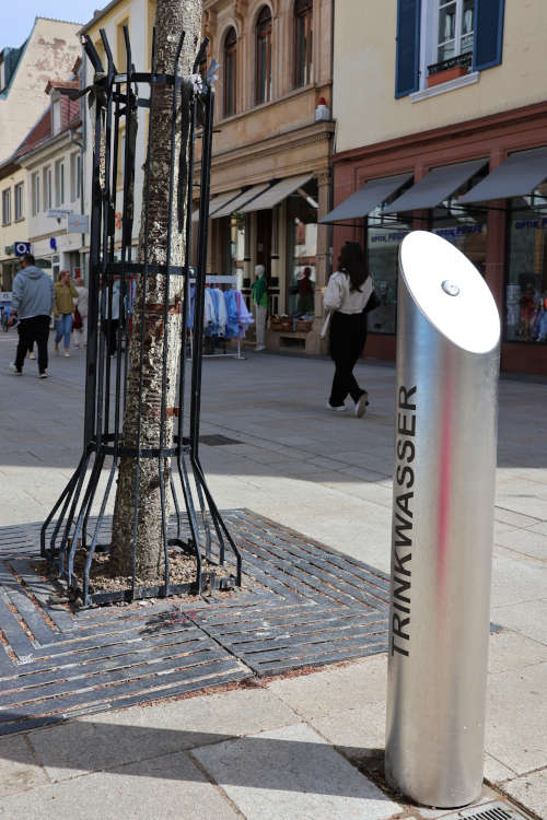 Einer der zwei neuen Trinkwasserbrunnen steht in der Gerberstraße. (Quelle: Stadt Landau)