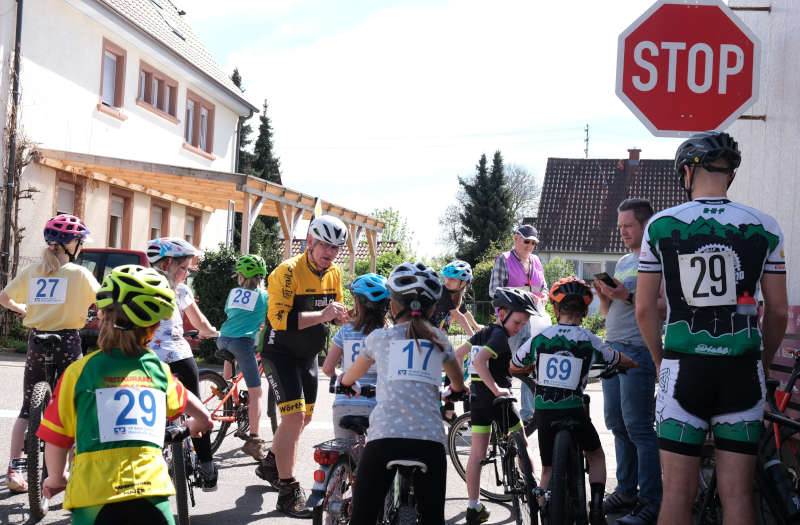 Auch die Kleinsten waren groß dabei, hier kurz vorm Start des Fette-Reifen-Rennens. (Foto: KV SÜW)