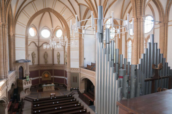 Apostelkirche mit Blick von der Orgelempore (Foto: Prot. Dekanat LU/Wagner)