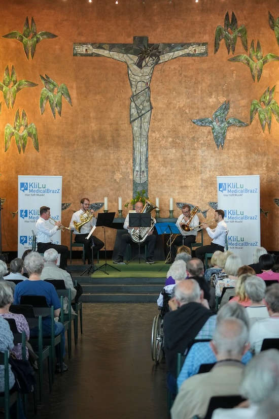 KliLU Medical BrazZ am 14.04.2024 in der Friedenskirche Ludwigshafen (Foto: Holger Knecht)