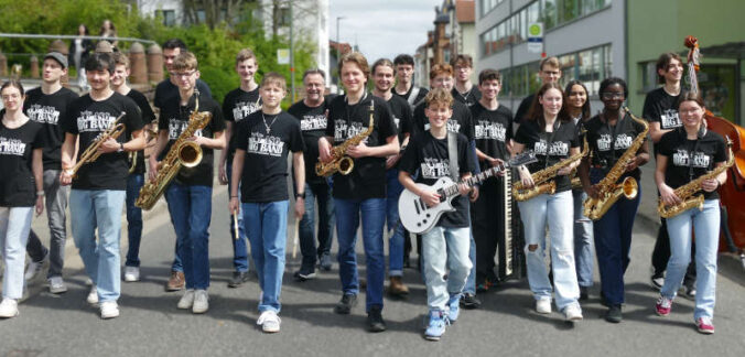 Die Big Band des ASG mit ihrem Leiter Harry Geib. (Foto: Christiane Poznar)