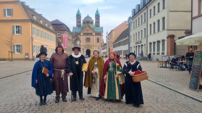 Führung im historischen Gewand (Foto: Charlotte Kahl)