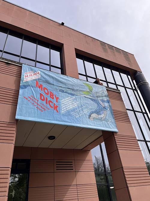 Klimaneutral und spartenübergreifend: die Produktion „Moby Dick“ des Pfalztheaters Kaiserslautern (Foto: Pfalztheater)