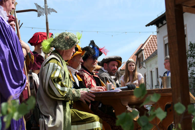 Geißbockversteigerung (Foto: Tourist Service GmbH Deidesheim)