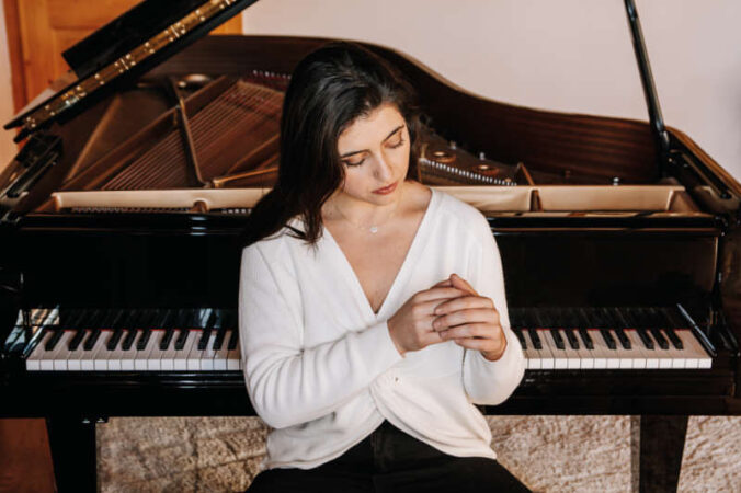 Sophie Pacini am Klavier (Foto: Anastasia Doskal)