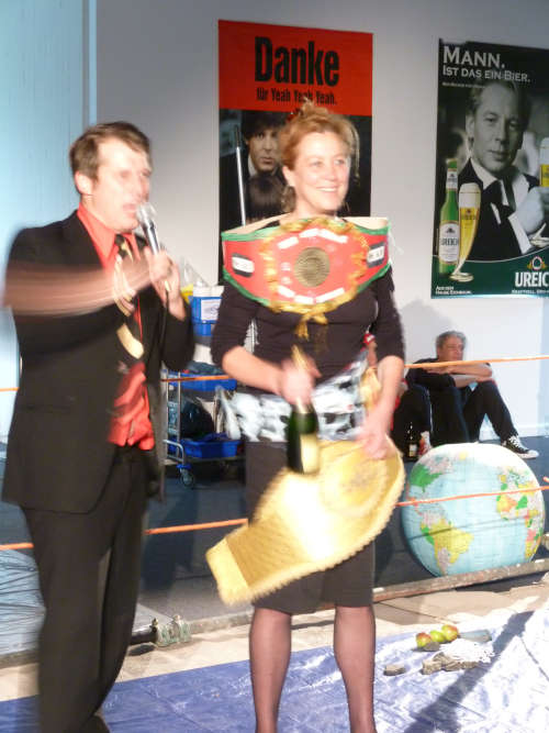 Weltmeisterin Karin Meiner bei der 3. Kunst-WM 2011 (Foto: Buero für angewandten Realismus)