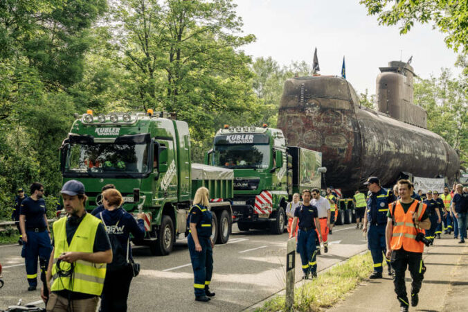 Am 30. Juni rollt das U-Boot zurück zum Rhein, von wo aus es seine vierwöchige Reise ins Technik Museum Sinsheim startet. (Quelle: TMSNHSP)