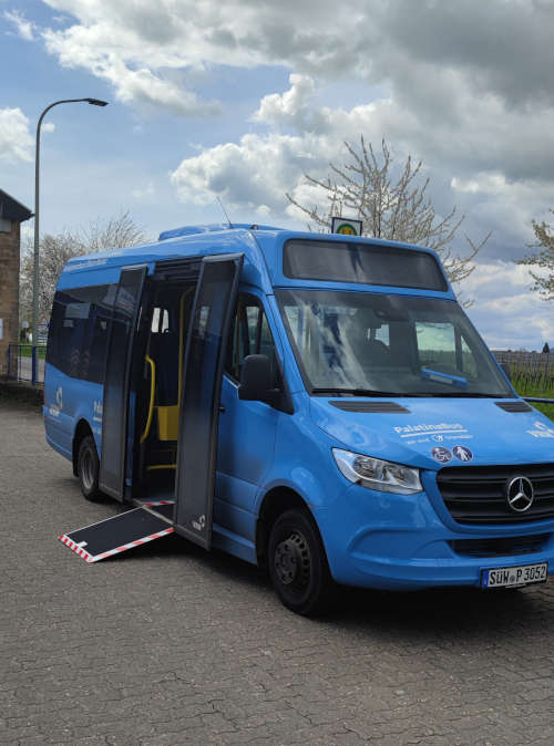 Dieser Bus der Palatina Bus GmbH soll künftig als VRN flexline durch den nördlichen Landkreis Südliche Weinstraße fahren. (Foto: KV SÜW)