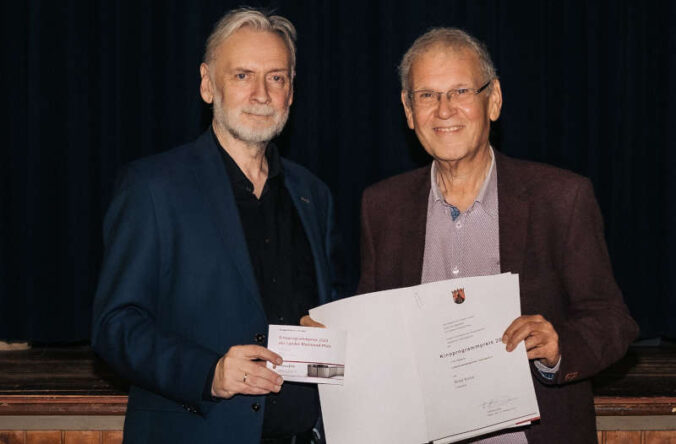 Michael Kaltenegger mit Staatssekretär Jürgen Hardeck 2023 (Foto: Roxy Kinos)