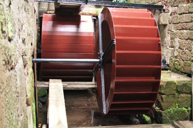 Die Wasserräder der Wappenschmiede während der Sanierungsarbeiten (Foto: Benno Münch)