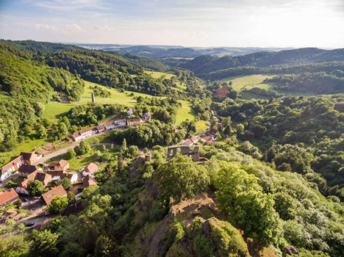 Blick über Falkenstein (Foto: Pfalz.Touristik e.V., Knut Pflaumer)