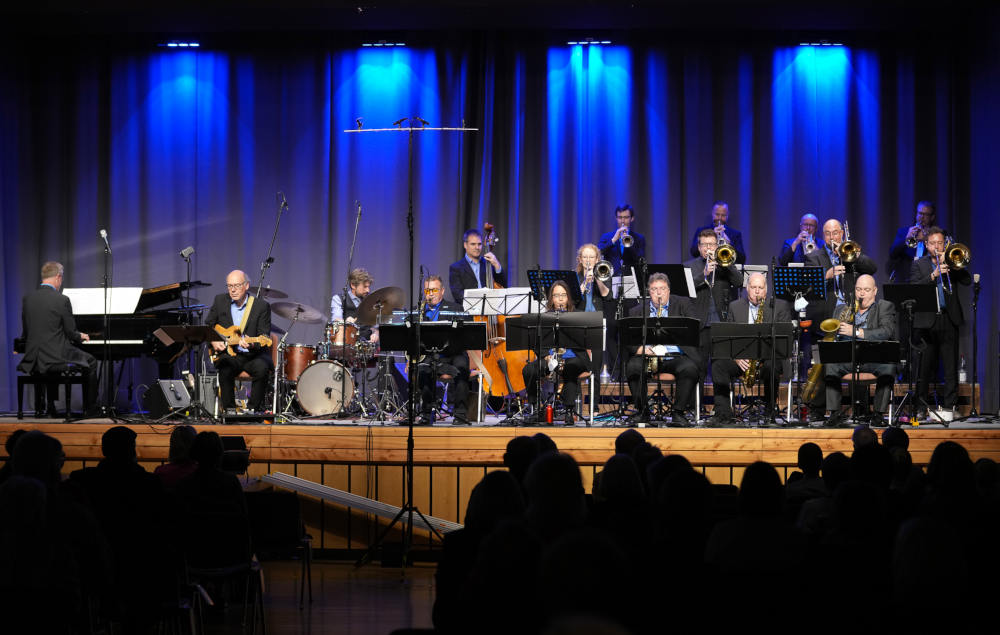 Die Blue note BIG BAND am 03.10.2021 im Bürgerhaus Maikammer (Foto: Holger Knecht)