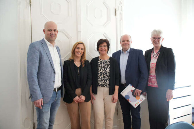 Wechsel bei der vhs Wörth (Foto: KV GER/hp)