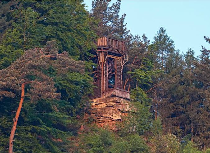 Dicker-Stein-Turm in Lambrecht (Foto: Holger Knecht)