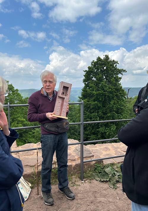 Burgführer Peter Pohlit (Foto: Verein Südliche Weinstrasse Annweiler am Trifels)