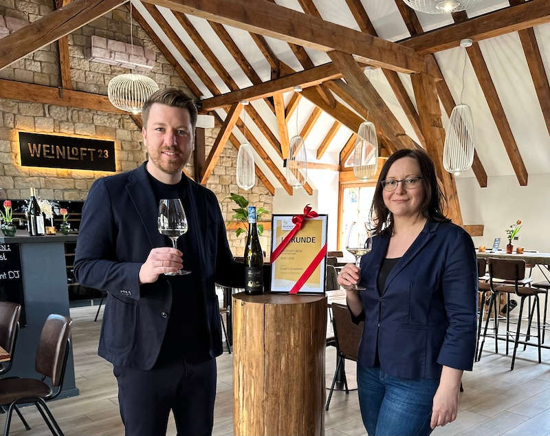 Vorstellung des Neustadt-Weins (Foto: Stadtmarketing Neustadt)
