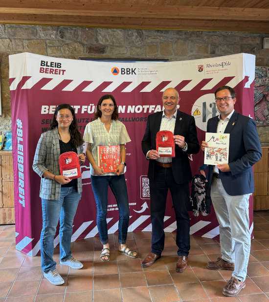 Natalie Bauernschmitt, Anne Groh, Sven Hoffmann und Claudius Güther (Foto: Kreisverwaltung Bad Dürkheim)